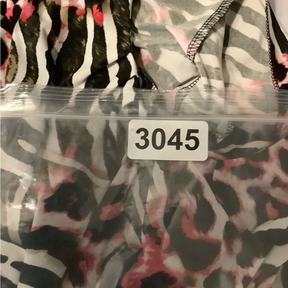 Calvin Klein animal print blouse size L - Picture 5 of 5